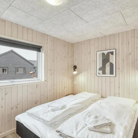 בית נופש Gorgeous In With Sauna *