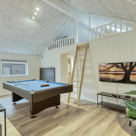 בית נופש Gorgeous In With Sauna *