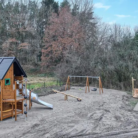 בית נופש Gorgeous In With Sauna